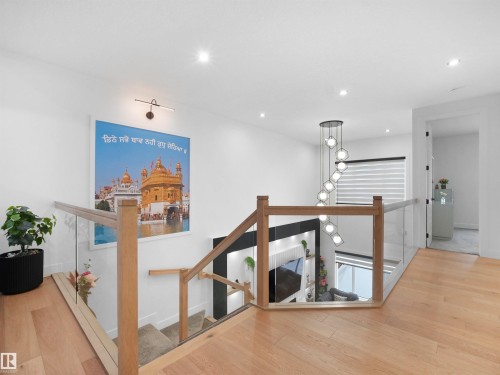 2928 1 Avenue Sw, Edmonton, AB - Indoor Photo Showing Other Room