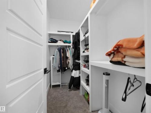 2928 1 Avenue Sw, Edmonton, AB - Indoor With Storage