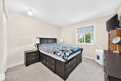 Neutral-toned walls complement the light-colored carpeting - #22 3812 20 Av Nw, Edmonton, AB - Indoor Photo Showing Bedroom