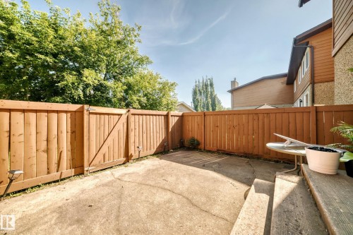 Private patio area featuring concrete paving and a wood fence - #22 3812 20 Av Nw, Edmonton, AB - Outdoor