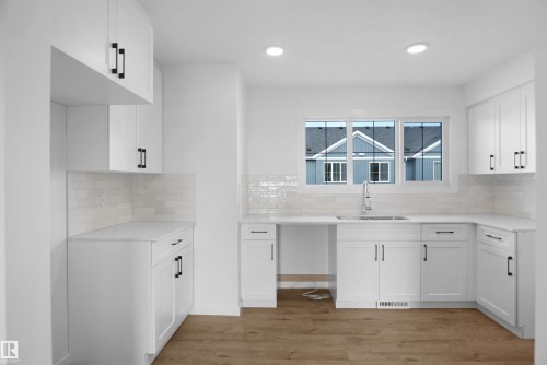 #48 1009 Cy Becker Rd Nw, Edmonton, AB - Indoor Photo Showing Kitchen