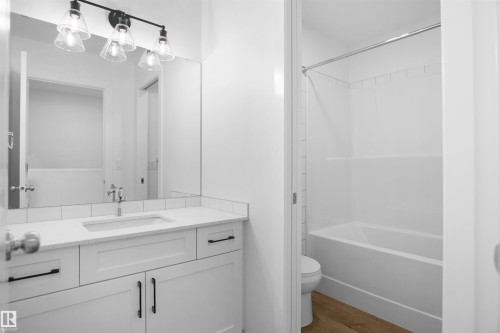 #48 1009 Cy Becker Rd Nw, Edmonton, AB - Indoor Photo Showing Bathroom