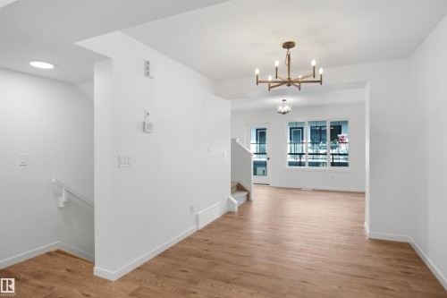 7060 Rosenthal Drive Nw, Edmonton, AB - Indoor Photo Showing Other Room