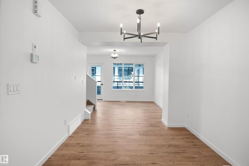 7060 Rosenthal Drive Nw, Edmonton, AB - Indoor Photo Showing Other Room