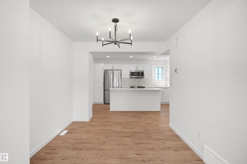 7060 Rosenthal Drive Nw, Edmonton, AB - Indoor Photo Showing Other Room