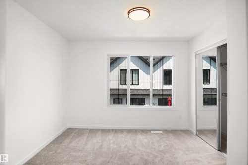 7060 Rosenthal Drive Nw, Edmonton, AB - Indoor Photo Showing Other Room