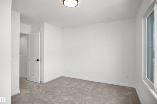 7060 Rosenthal Drive Nw, Edmonton, AB - Indoor Photo Showing Other Room