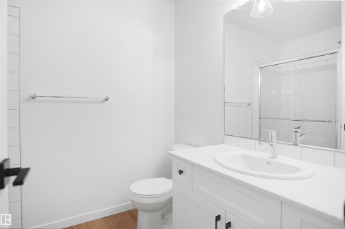 7060 Rosenthal Drive Nw, Edmonton, AB - Indoor Photo Showing Bathroom