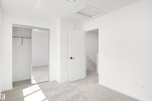 7060 Rosenthal Drive Nw, Edmonton, AB - Indoor Photo Showing Other Room