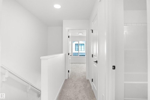 7060 Rosenthal Drive Nw, Edmonton, AB - Indoor Photo Showing Other Room