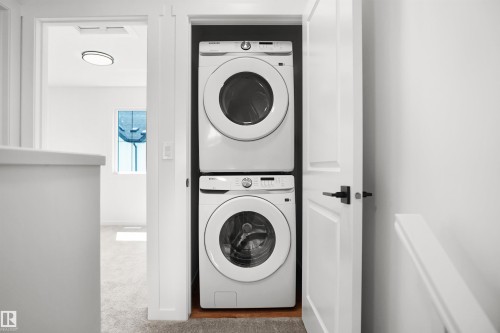 7060 Rosenthal Drive Nw, Edmonton, AB - Indoor Photo Showing Laundry Room