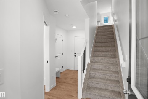 7060 Rosenthal Drive Nw, Edmonton, AB - Indoor Photo Showing Other Room