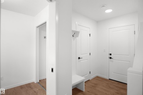 7060 Rosenthal Drive Nw, Edmonton, AB - Indoor Photo Showing Other Room