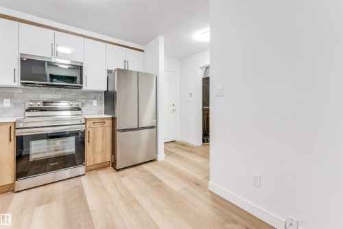 #107 9760 176 St Nw, Edmonton, AB - Indoor Photo Showing Kitchen