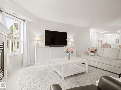 #223 9008 99 Av Nw, Edmonton, AB - Indoor Photo Showing Living Room