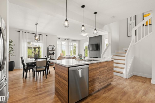 3837 Robins Crescent Nw, Edmonton, AB - Indoor Photo Showing Kitchen With Double Sink With Upgraded Kitchen