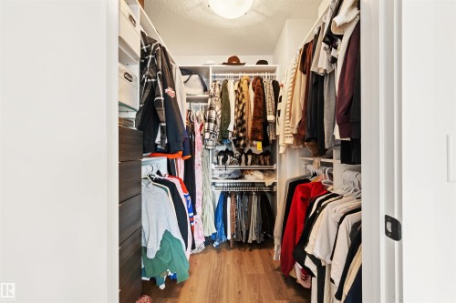 3837 Robins Crescent Nw, Edmonton, AB - Indoor With Storage