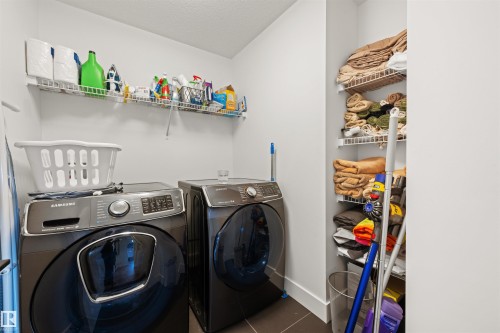 3837 Robins Crescent Nw, Edmonton, AB - Indoor Photo Showing Laundry Room