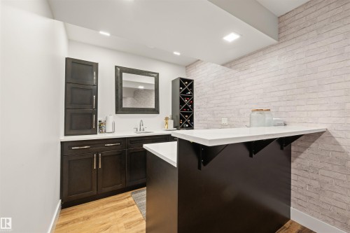 3837 Robins Crescent Nw, Edmonton, AB - Indoor