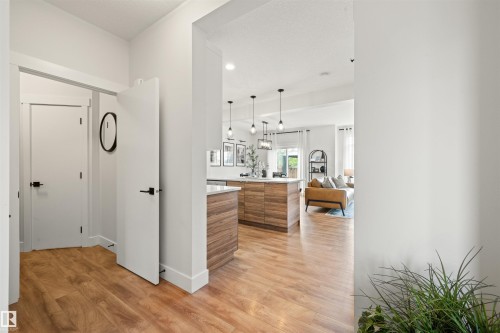 3837 Robins Crescent Nw, Edmonton, AB - Indoor Photo Showing Other Room