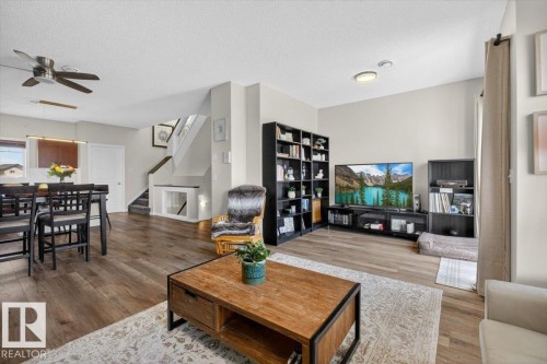 #76 3010 33 Av Nw, Edmonton, AB - Indoor Photo Showing Living Room