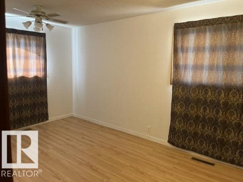 5213 50 Avenue, Vegreville, AB - Indoor Photo Showing Other Room