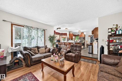 6 Atkinson Place, St. Albert, AB - Indoor Photo Showing Living Room