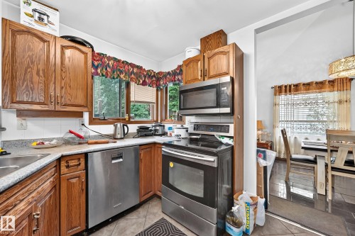 6 Atkinson Place, St. Albert, AB - Indoor Photo Showing Kitchen