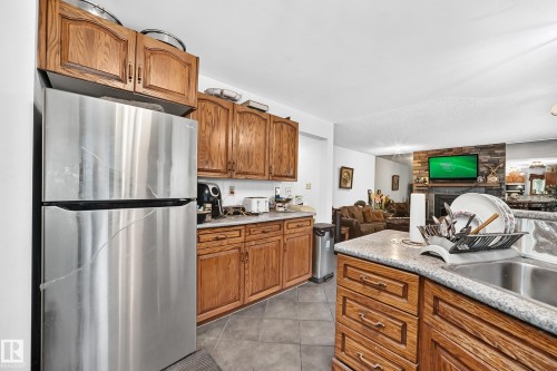 6 Atkinson Place, St. Albert, AB - Indoor Photo Showing Kitchen