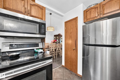 6 Atkinson Place, St. Albert, AB - Indoor Photo Showing Kitchen
