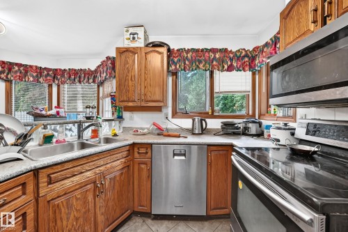 6 Atkinson Place, St. Albert, AB - Indoor Photo Showing Kitchen With Double Sink