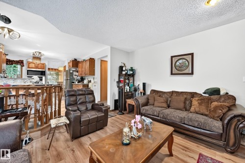 6 Atkinson Place, St. Albert, AB - Indoor Photo Showing Living Room