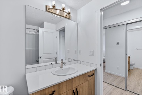 #301 864 Secord Bv Nw, Edmonton, AB - Indoor Photo Showing Bathroom