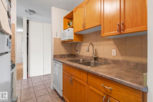 #204 2545 116 St Nw, Edmonton, AB - Indoor Photo Showing Kitchen With Double Sink