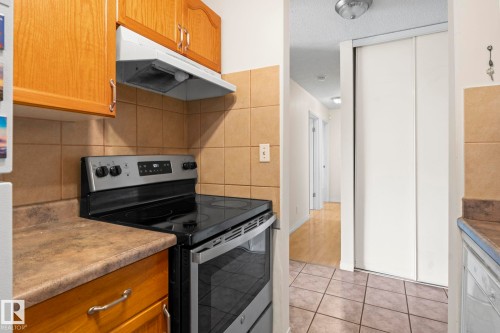 #204 2545 116 St Nw, Edmonton, AB - Indoor Photo Showing Kitchen