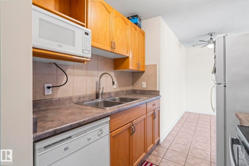 #204 2545 116 St Nw, Edmonton, AB - Indoor Photo Showing Kitchen With Double Sink