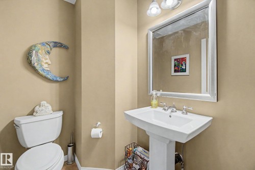 1754 Turvey Bend Bend Nw, Edmonton, AB - Indoor Photo Showing Bathroom