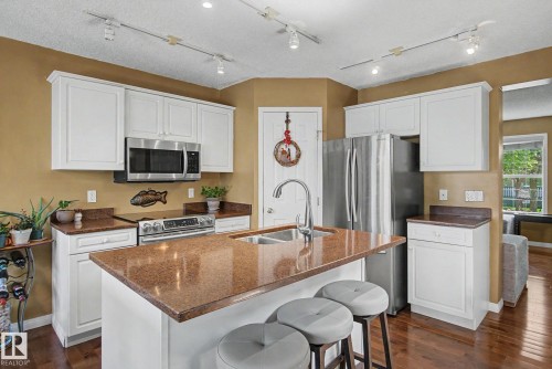 1754 Turvey Bend Bend Nw, Edmonton, AB - Indoor Photo Showing Kitchen With Double Sink