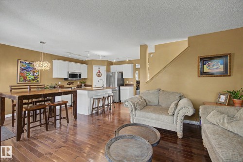 1754 Turvey Bend Bend Nw, Edmonton, AB - Indoor Photo Showing Living Room