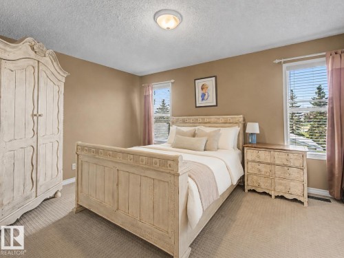1754 Turvey Bend Bend Nw, Edmonton, AB - Indoor Photo Showing Bedroom