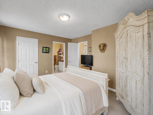 1754 Turvey Bend Bend Nw, Edmonton, AB - Indoor Photo Showing Bedroom