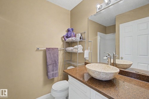 1754 Turvey Bend Bend Nw, Edmonton, AB - Indoor Photo Showing Bathroom