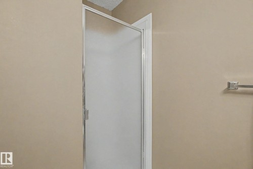 1754 Turvey Bend Bend Nw, Edmonton, AB - Indoor Photo Showing Bathroom