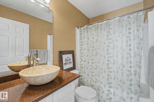 1754 Turvey Bend Bend Nw, Edmonton, AB - Indoor Photo Showing Bathroom