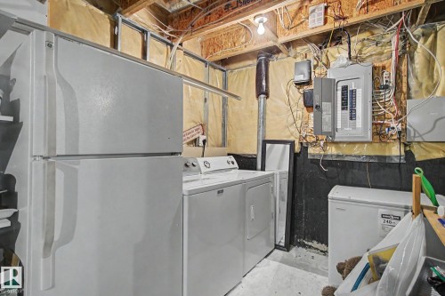 1754 Turvey Bend Bend Nw, Edmonton, AB - Indoor Photo Showing Other Room