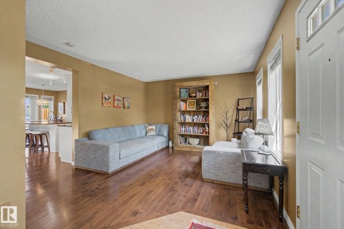 1754 Turvey Bend Bend Nw, Edmonton, AB - Indoor Photo Showing Living Room