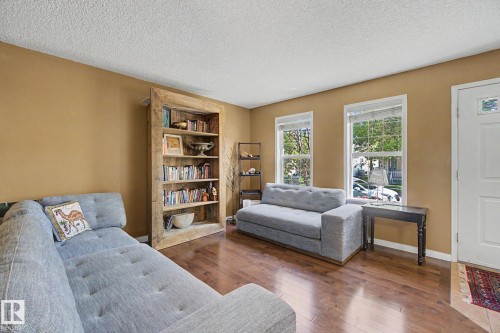 1754 Turvey Bend Bend Nw, Edmonton, AB - Indoor Photo Showing Living Room