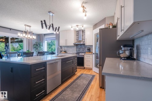 47 Landon Crescent, Spruce Grove, AB - Indoor Photo Showing Kitchen