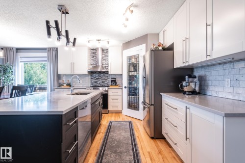 47 Landon Crescent, Spruce Grove, AB - Indoor Photo Showing Kitchen