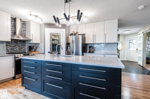 47 Landon Crescent, Spruce Grove, AB - Indoor Photo Showing Kitchen With Upgraded Kitchen